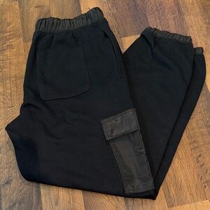 NWOT Forever 21 Black Cargo Jogger Pants (size large)
